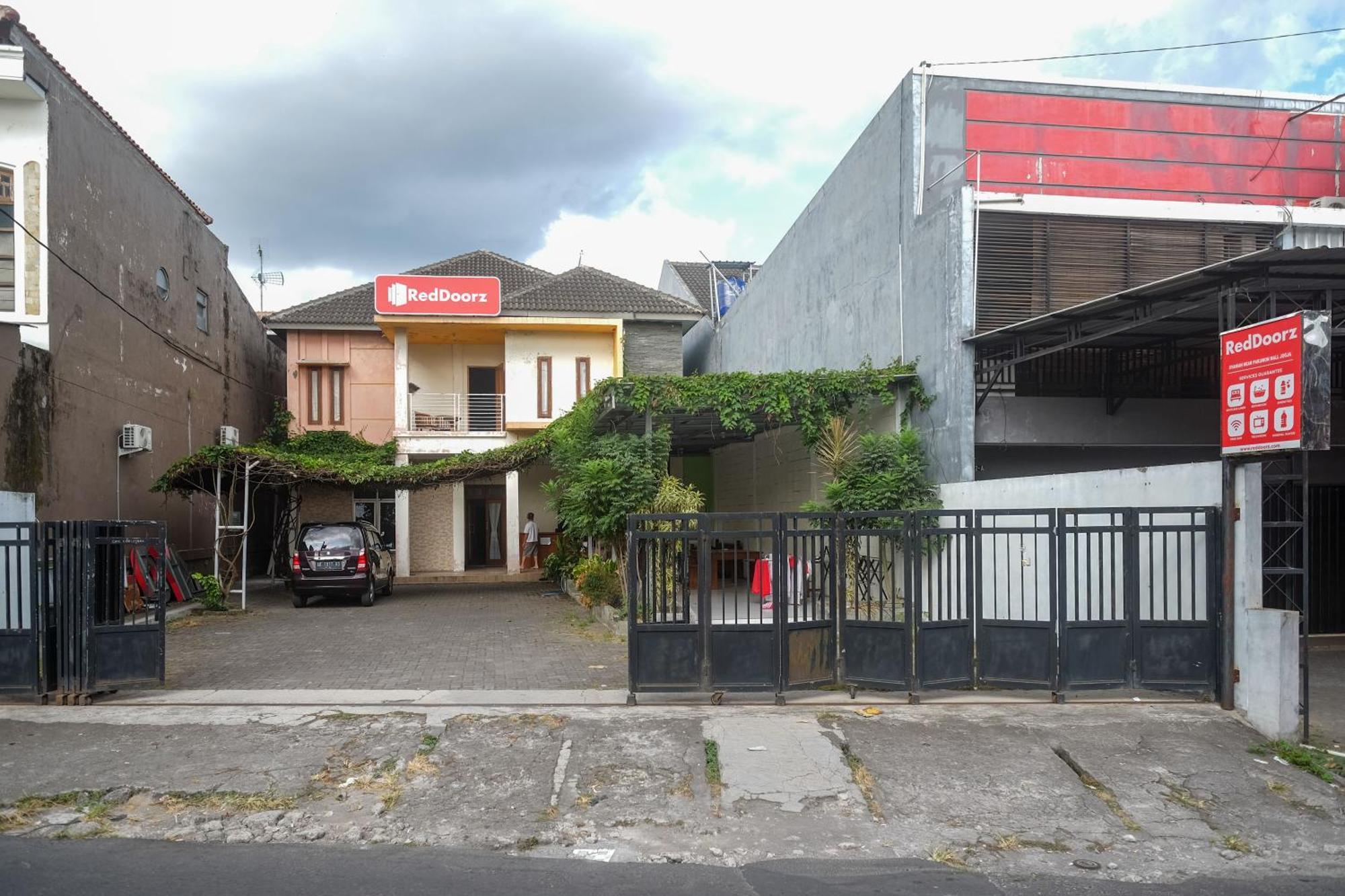 Reddoorz Syariah Near Pakuwon Mall Jogja Kejayan Exteriör bild