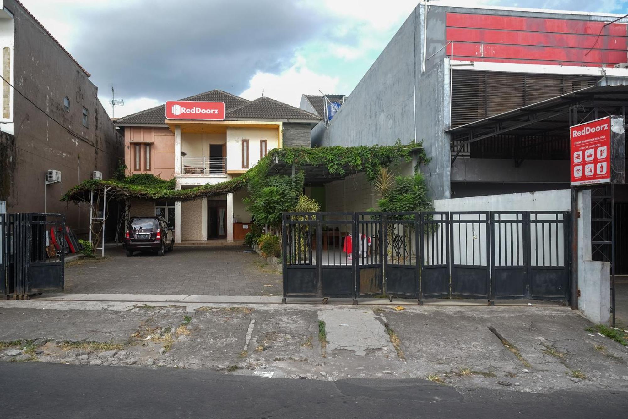 Reddoorz Syariah Near Pakuwon Mall Jogja Kejayan Exteriör bild